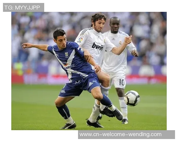 皇马篮球队在对阵特内里费的比赛中取得胜利的精彩回顾与分析